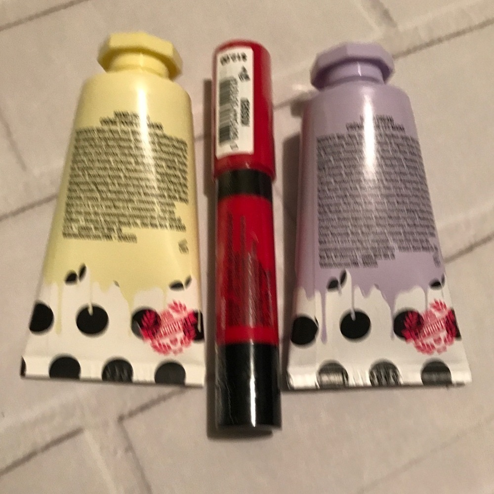 VICTORIA’S Secret lotion/lip gift bundle. … - Picture 2 of 6